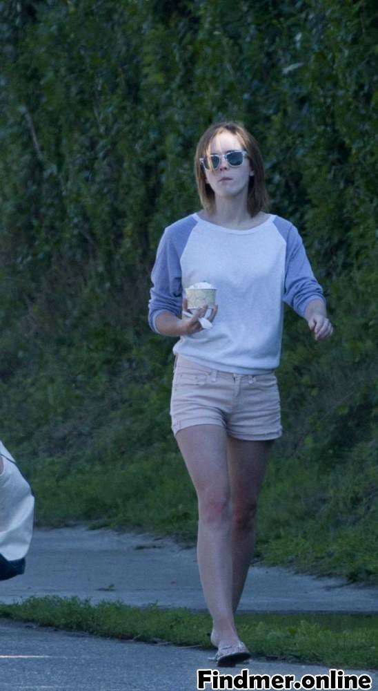 xAc5eXuH  High Quality Celebrity Seximage! Emma Watson  nipple slips and other sexy paparazzi pictures! 05.jpg